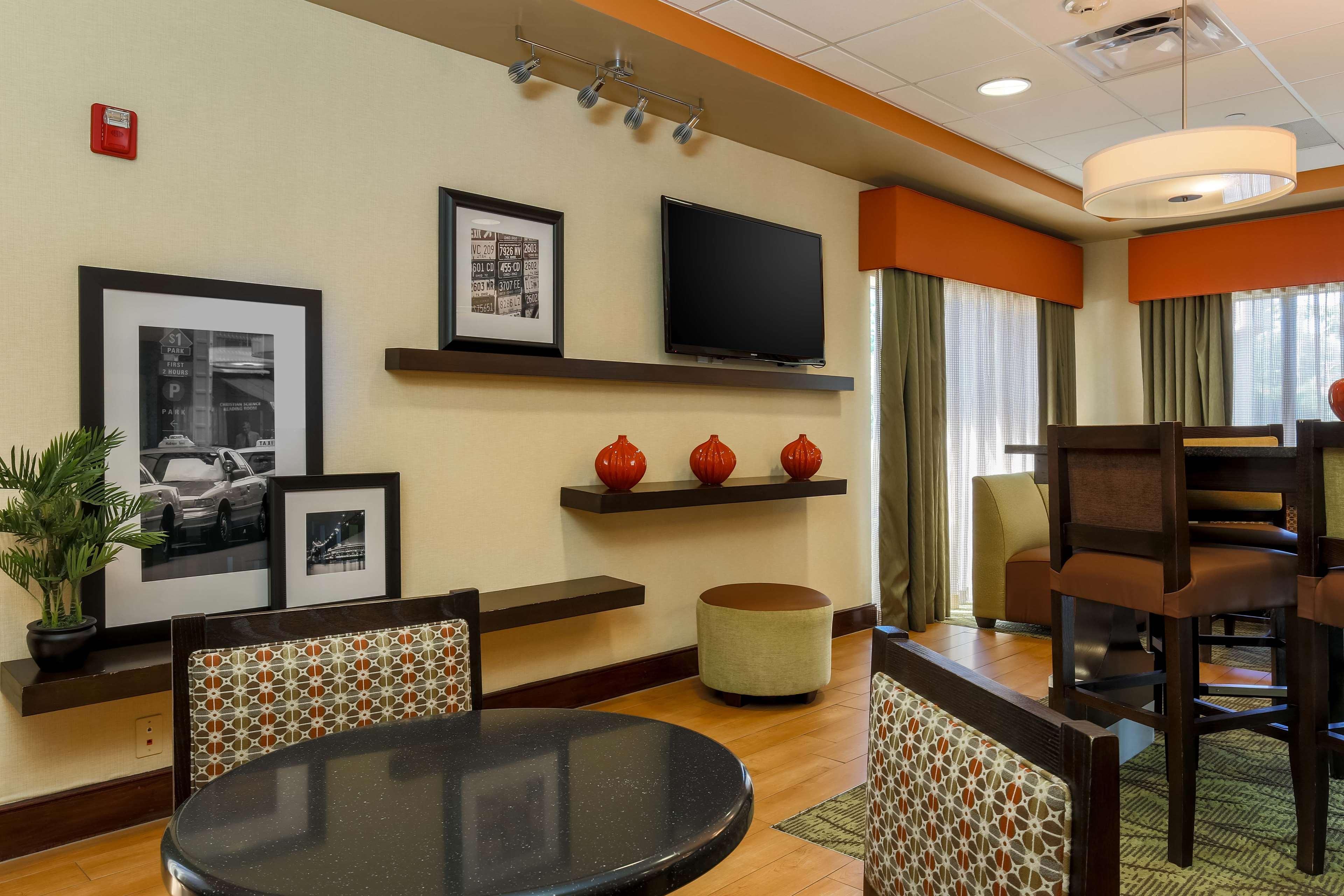 Hotel Hampton 3*