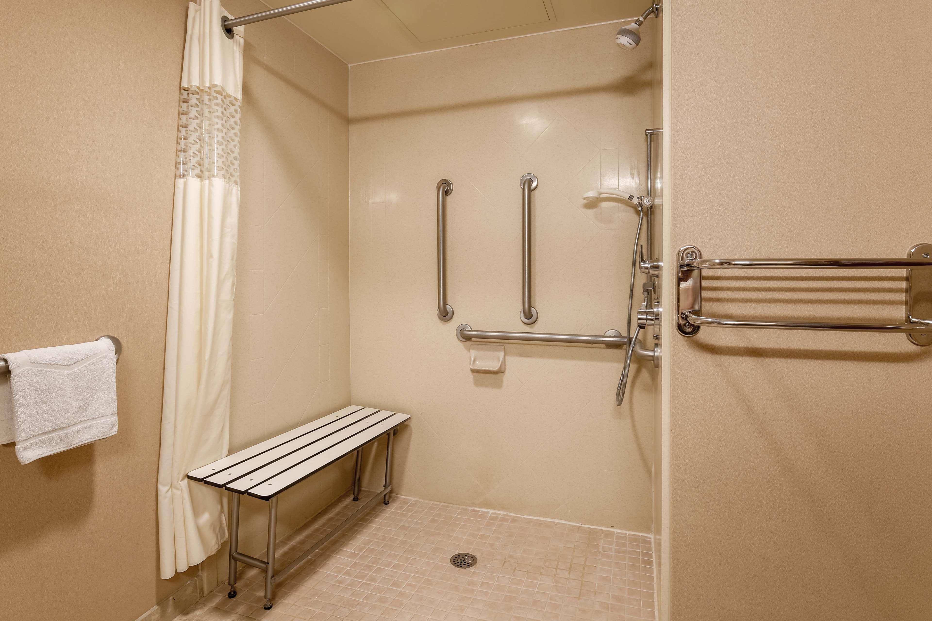 Hotel Hampton 3*